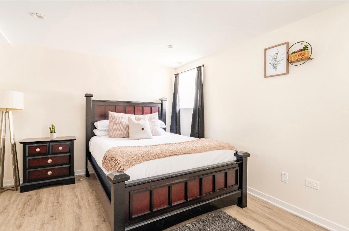Cozy 2 Brm Apartment Mins Away From United Center Chicago Esterno foto
