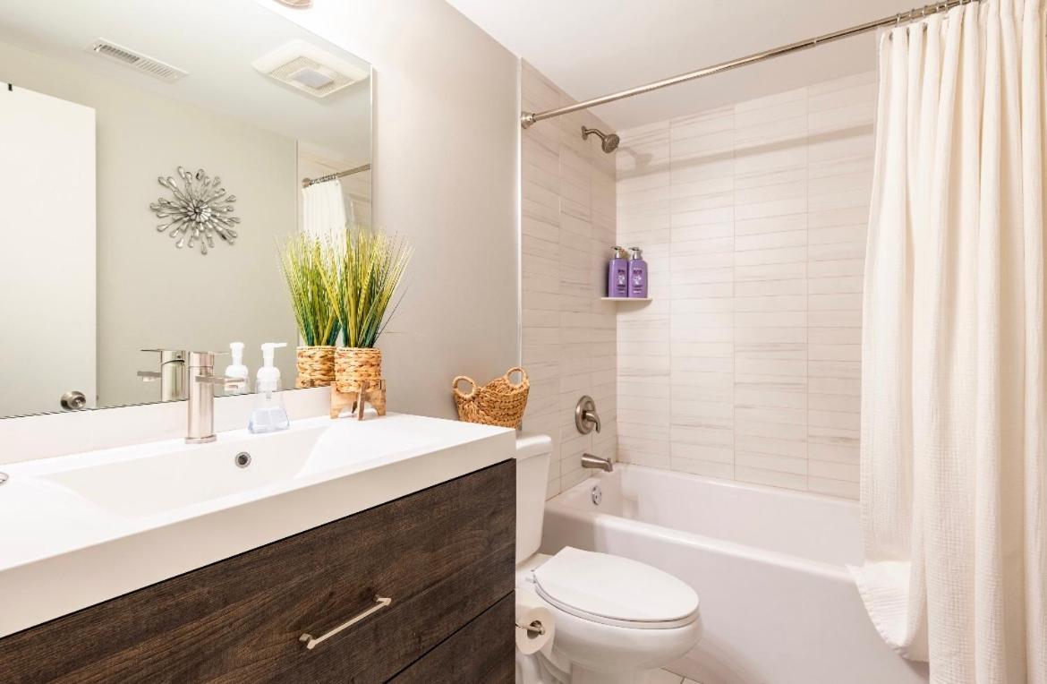 Cozy 2 Brm Apartment Mins Away From United Center Chicago Esterno foto