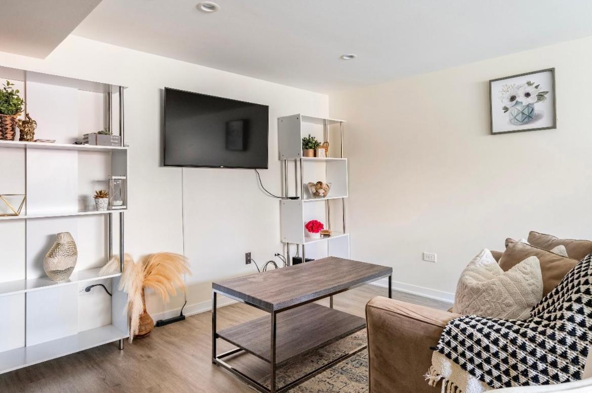 Cozy 2 Brm Apartment Mins Away From United Center Chicago Esterno foto