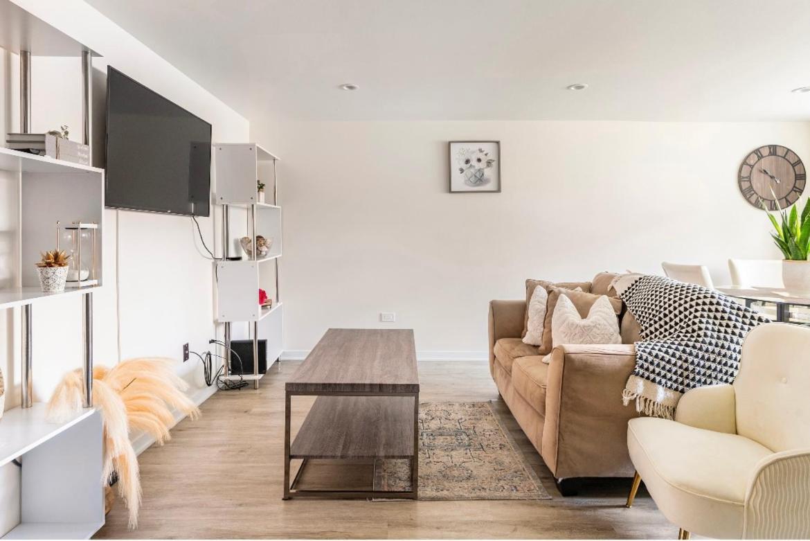 Cozy 2 Brm Apartment Mins Away From United Center Chicago Esterno foto